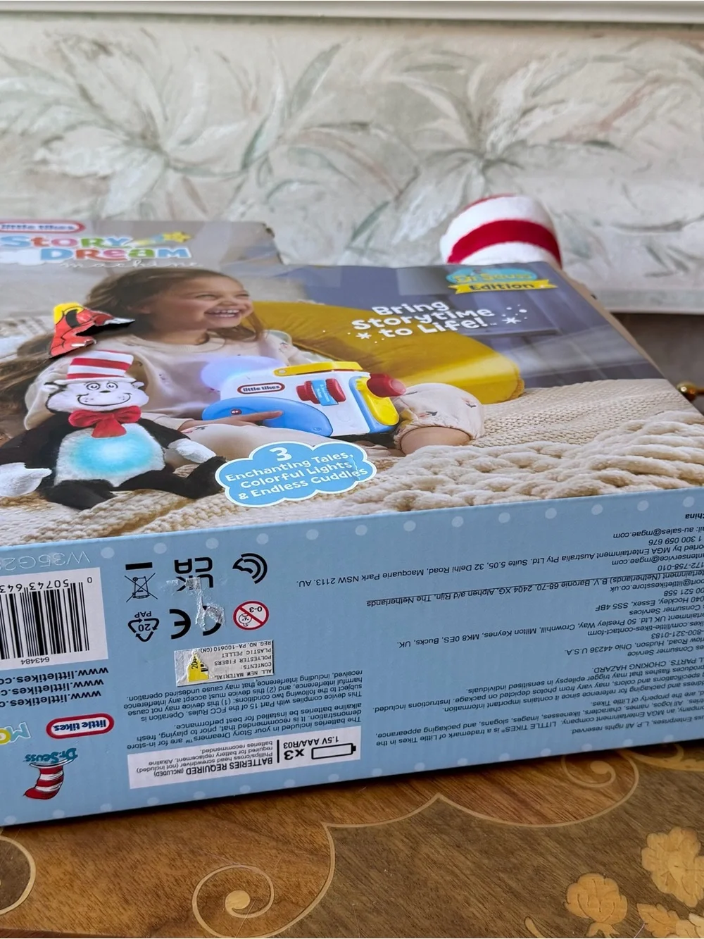 Little Tikes Dream Story Projector NWT Dr. Seuss Plush & 3 Book Cartridges